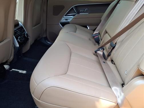 2025 Land Rover Range Rover P400 SE 7 Seat