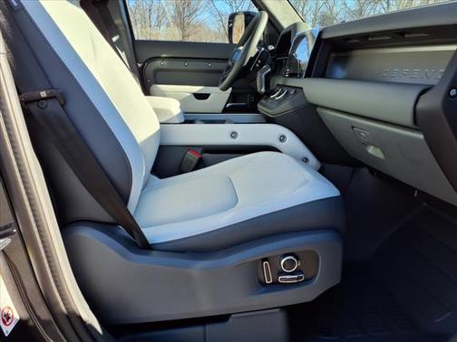 2025 Land Rover Defender V8