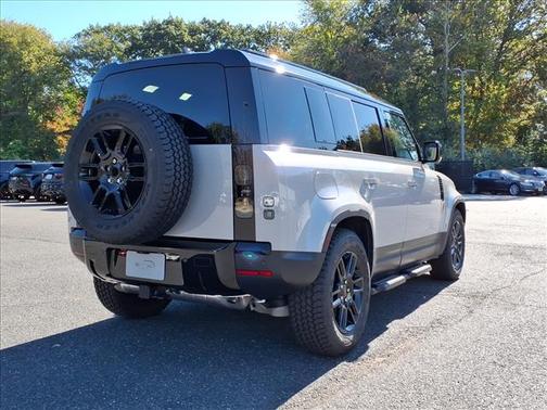 2026 Land Rover Defender 110