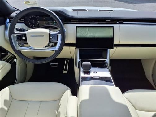 2025 Land Rover Range Rover P550e SE