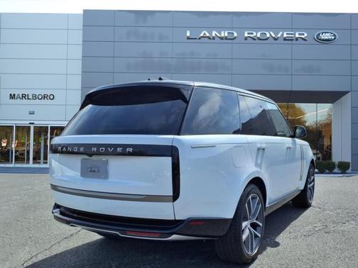 2025 Land Rover Range Rover P550e SE