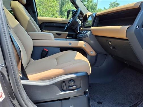 2025 Land Rover Defender 110 S
