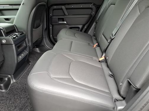 2026 Land Rover Defender P400 X-Dynamic SE