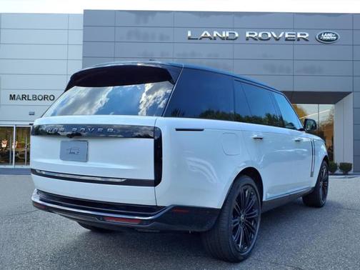 2025 Land Rover Range Rover SE LWB