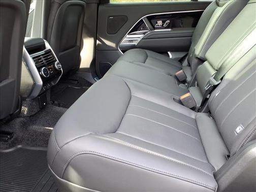 Black 2026 Land Rover Range Rover P400 SE 7 Seat