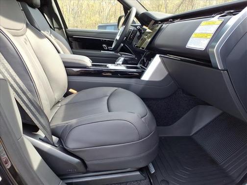 Black 2026 Land Rover Range Rover P400 SE 7 Seat