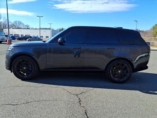 2025 Land Rover Range Rover P530 SE