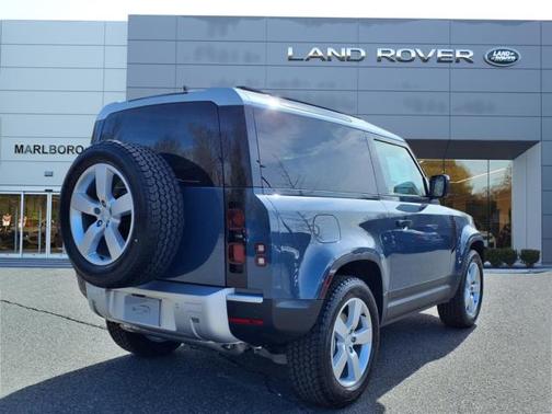 2025 Land Rover Defender 90 S