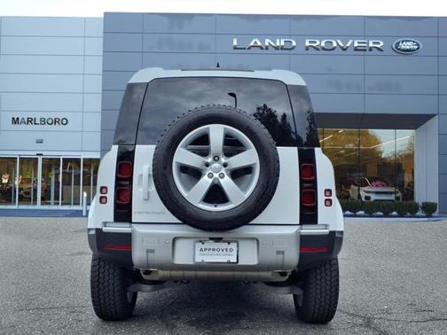 2025 Land Rover Defender 110 S