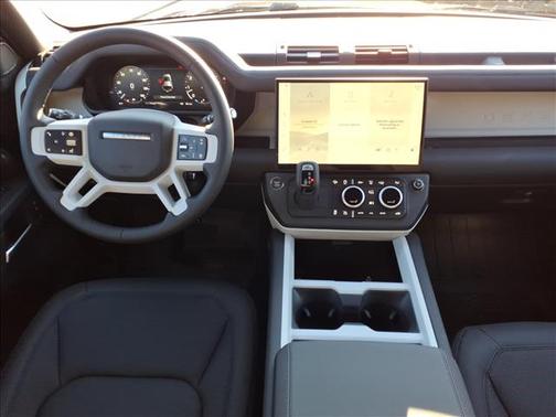 2026 Land Rover Defender P400 X-Dynamic SE