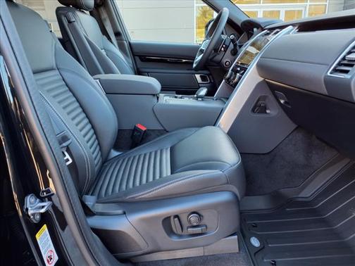 2025 Land Rover Discovery P300 S