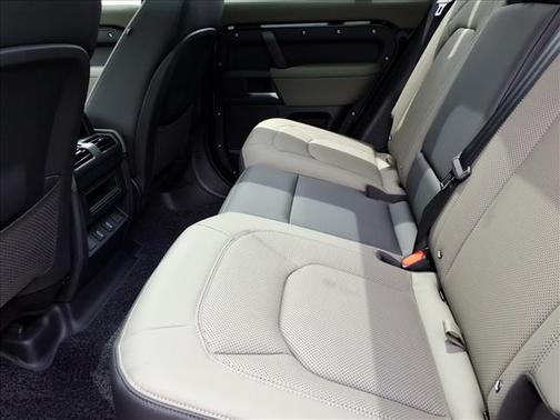 Santorini Black Metallic 2026 Land Rover Defender P400 X-Dynamic SE
