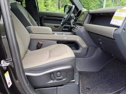 Santorini Black Metallic 2026 Land Rover Defender P400 X-Dynamic SE