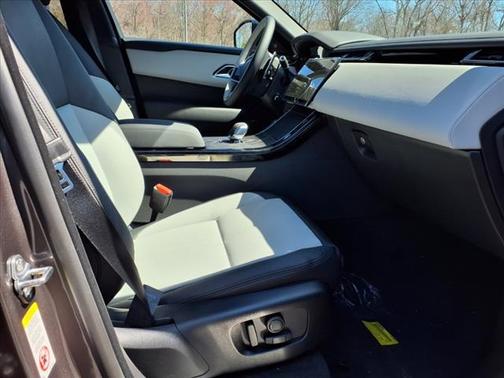 2026 Land Rover Range Rover Velar P250 SE R-Dynamic
