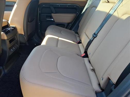 2026 Land Rover Defender X-Dynamic SE