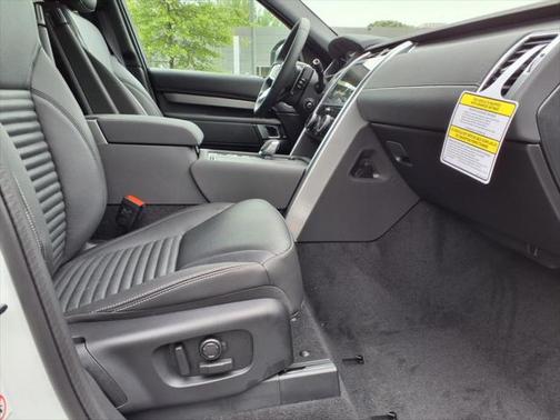 2025 Land Rover Discovery Dynamic SE