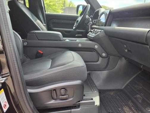 2025 Land Rover Defender 110 V8