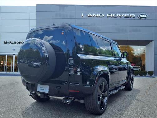 2025 Land Rover Defender 110 V8