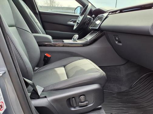 2026 Land Rover Range Rover Velar P250 SE R-Dynamic