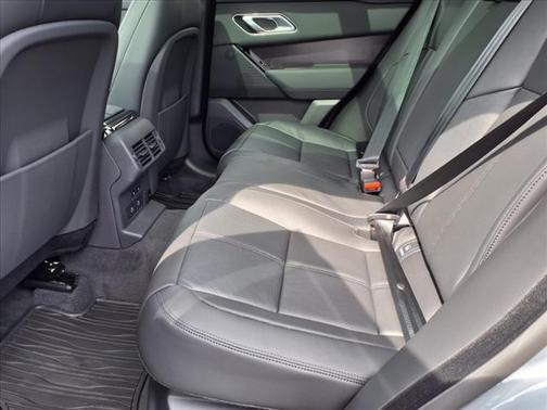 2026 Land Rover Range Rover Velar P250 SE R-Dynamic