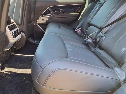 2025 Land Rover Range Rover P530 SE