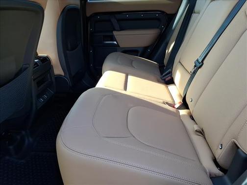 2026 Land Rover Defender P400 X-Dynamic SE