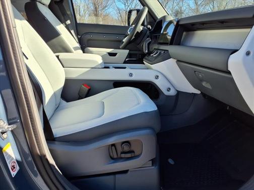 2025 Land Rover Defender 110 P400 S