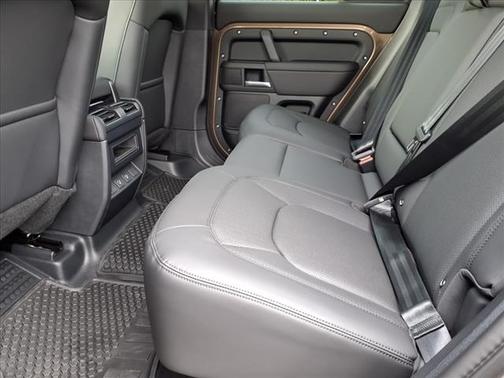 2025 Land Rover Defender 110 P400 S