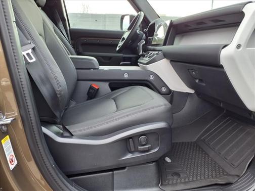 2025 Land Rover Defender 110 P400 S
