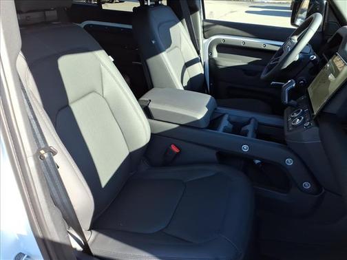 2026 Land Rover Defender P400 X-Dynamic SE