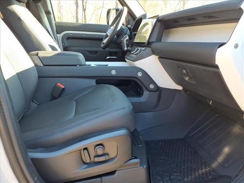 2026 Land Rover Defender P400 X-Dynamic SE