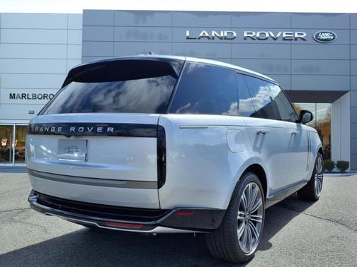 2025 Land Rover Range Rover P530 SE
