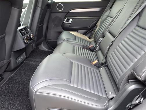 2025 Land Rover Discovery Dynamic SE