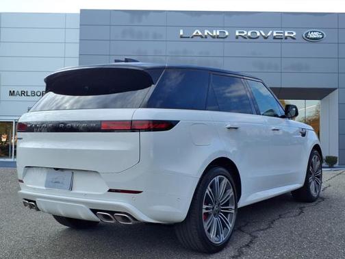 2025 Land Rover Range Rover Sport SE