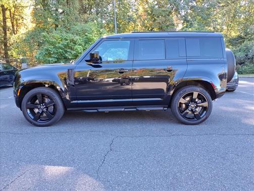 2025 Land Rover Defender 110 P400 X-Dynamic SE
