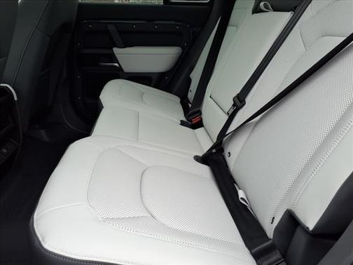2025 Land Rover Defender 110 P300