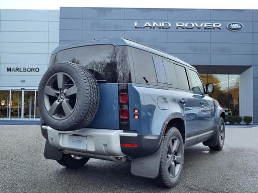 2025 Land Rover Defender 110 P300