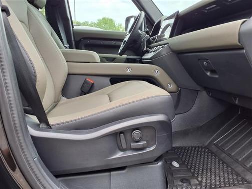 2025 Land Rover Defender 110 S
