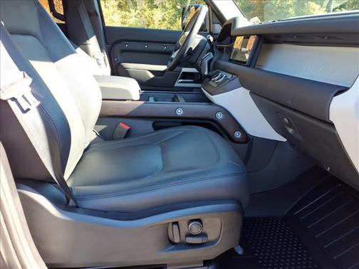 2024 Land Rover Defender 110 P300