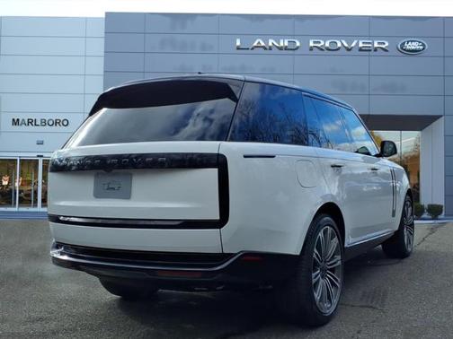 2026 Land Rover Range Rover P530 SE