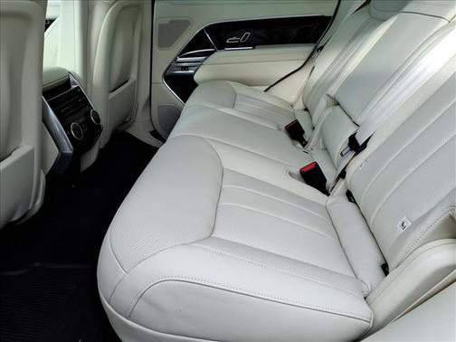 2026 Land Rover Range Rover P530 SE