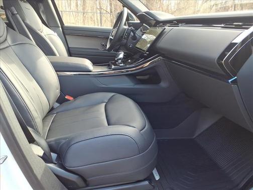 2026 Land Rover Range Rover Sport SE