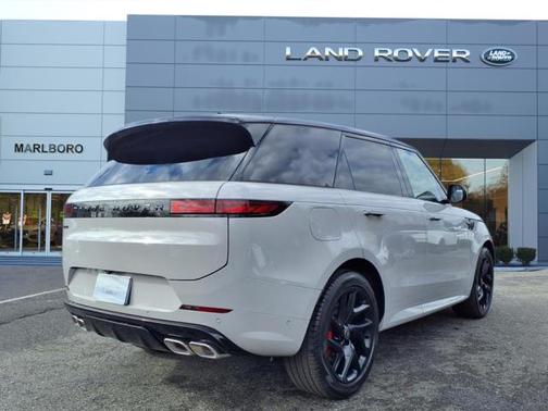 2025 Land Rover Range Rover Sport SE