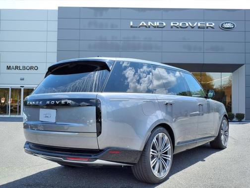 2025 Land Rover Range Rover SE LWB