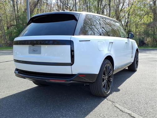 White 2026 Land Rover Range Rover P400 SE 7 Seat