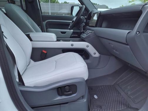 2025 Land Rover Defender 110 P300