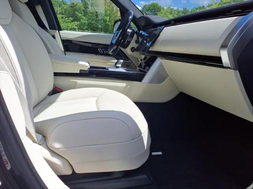 2025 Land Rover Range Rover SE LWB