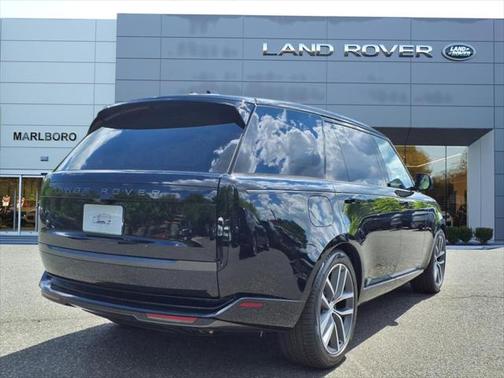 2025 Land Rover Range Rover SE LWB