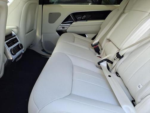 2025 Land Rover Range Rover SE LWB