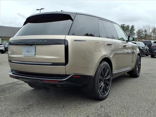 2026 Land Rover Range Rover P550e SE